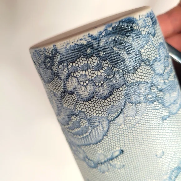 Handmade ceramic mug with teal floral lace print - Picture 7 of 10